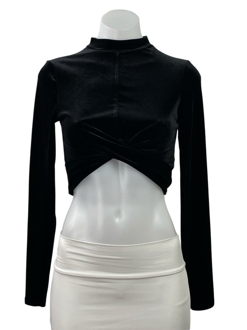 Forever 21 Women's Black Velvet Velour Mock Neck Long Sleeve Crop Top Size S